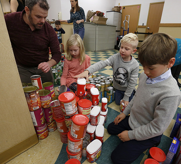 Renew My Church grouping gathers to help the poor - Chicagoland ...