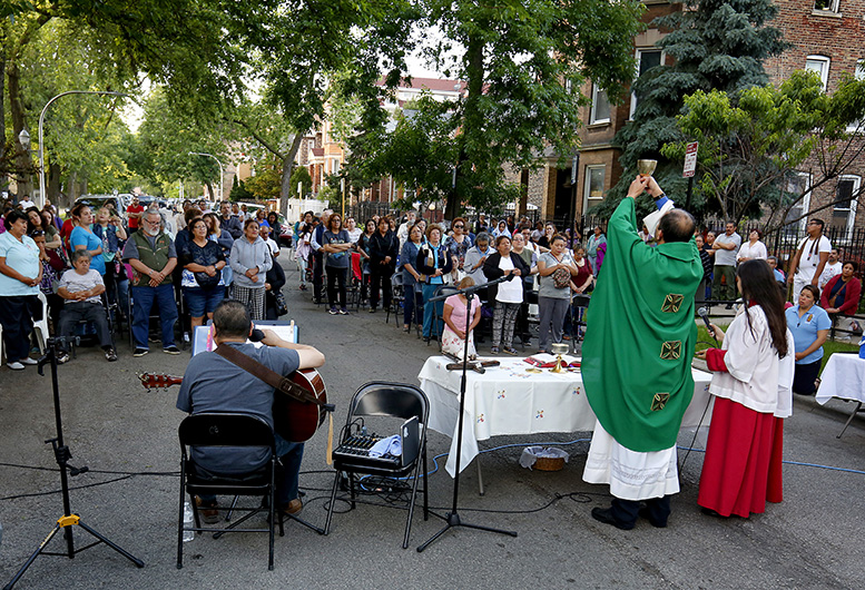Little Village Street Masses Bring Message Of Peace Hope Chicagoland Chicago Catholic Little Village Street Masses Bring Message Of Peace Hope Chicagoland Chicago Catholic