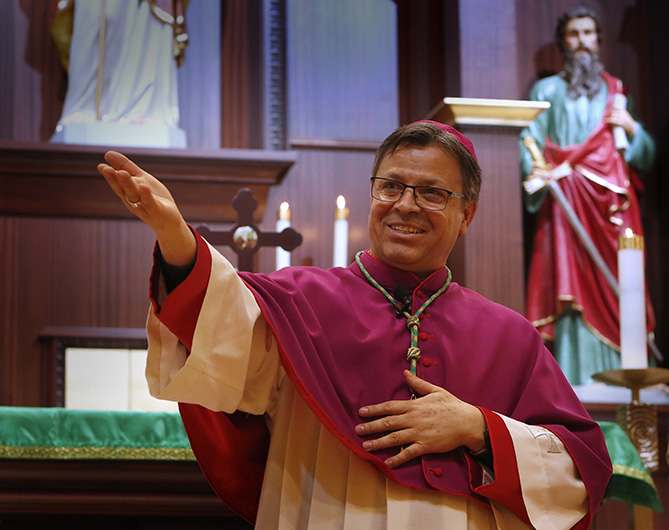 Bishop Alberto Rojas says goodbye to archdiocese - Chicagoland ...