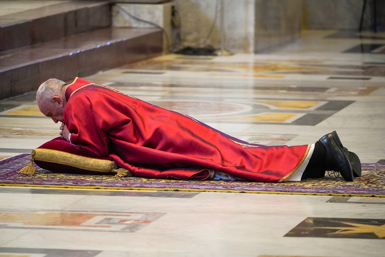 Hard To Watch: Pope Francis Is Having An Emotional Breakdown At The Beach Because He Thinks The Dead Whale That Got Stranded There Is God