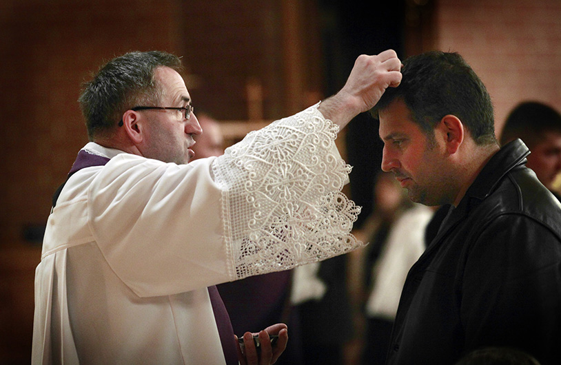 For Ash Wednesday, Vatican asks priests to 'sprinkle