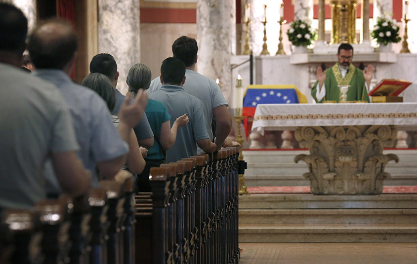 Venezuelan Catholics gather to pray for earthquake victims, survivors