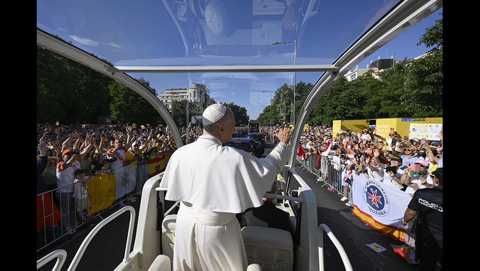 Spanish people embrace Pope Leo XIV during his first visit as pontiff