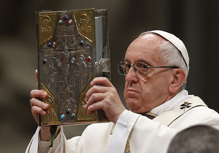 In letter to Cardinal Sarah, pope clarifies new translation norms - Vatican - Chicago Catholic - Chicago Catholic